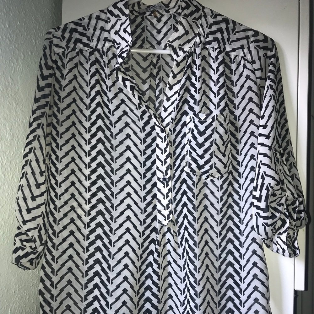 Black and white flowy top